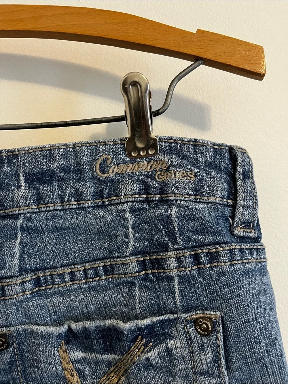 Common Genes Denim Jean Shorts Womens 10 Medium Wash Cuffed Raw Hem Stretch